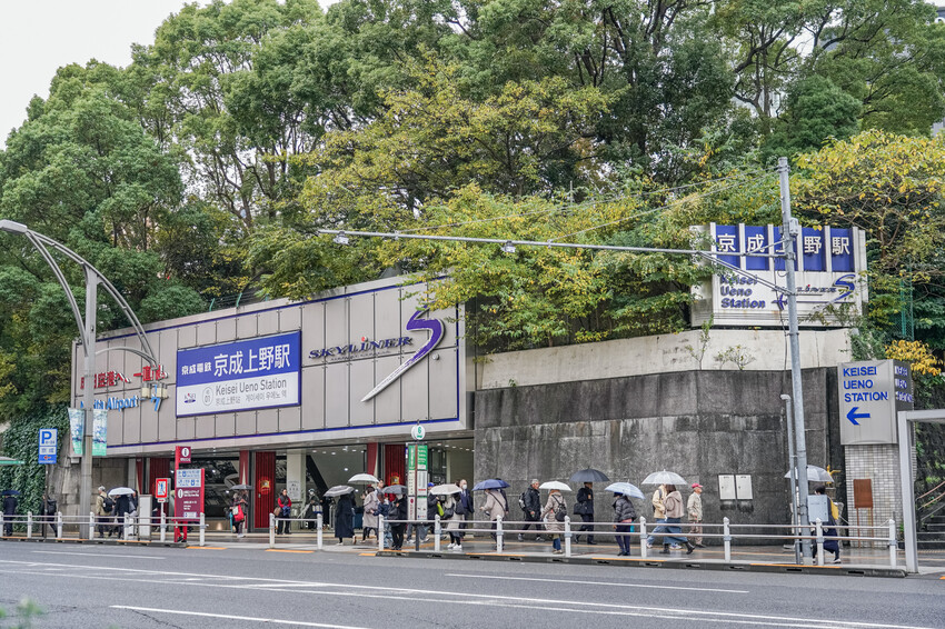 成田機場交通攻略，京成Skyliner購票行李寄放教學，6分鐘到市區。