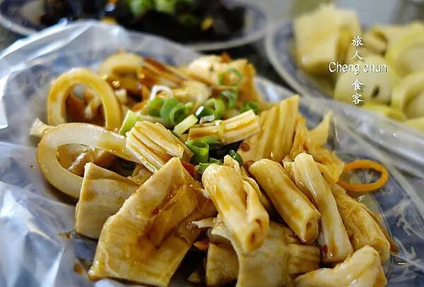 新北市十分半日輕旅，老街放天燈、瀑布公園，百年老店榕樹下米粉