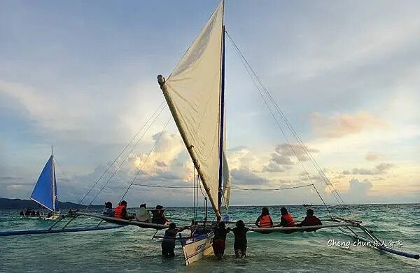 長灘島【帆船追夕陽】體驗,長灘島必玩水上活動。 長灘島【帆船追夕陽】體驗,長灘島必玩水上活動。