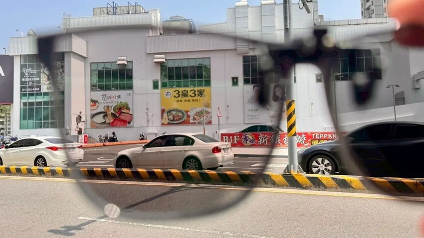 【台南配鏡推薦】伍佰眼鏡臨安店開箱｜多焦＋變色眼鏡只花398