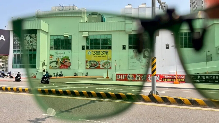 【台南配鏡推薦】伍佰眼鏡臨安店開箱｜多焦＋變色眼鏡只花398