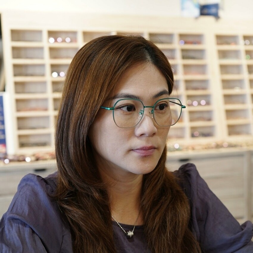 【台南配鏡推薦】伍佰眼鏡臨安店開箱｜多焦＋變色眼鏡只花398