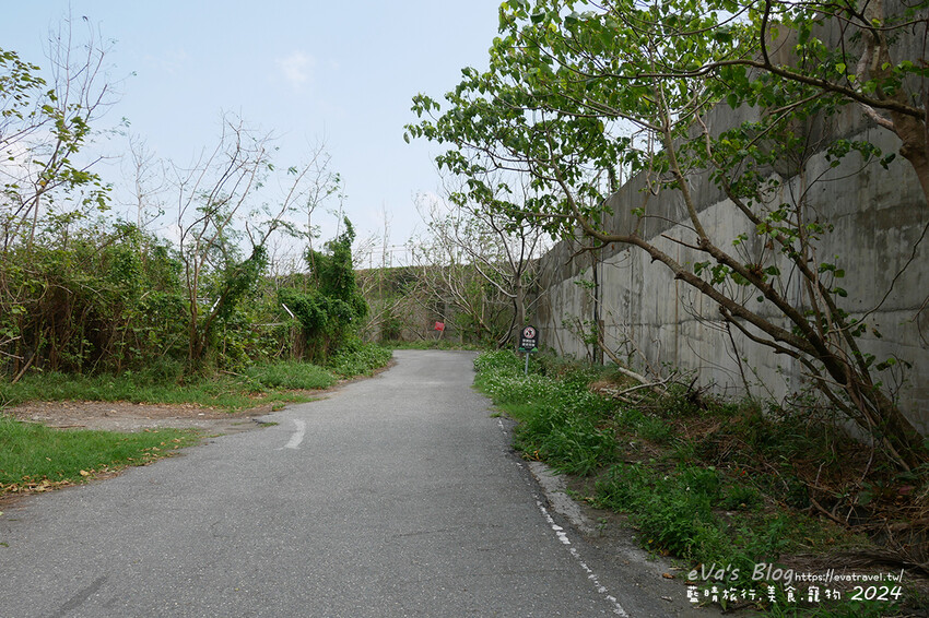 台東縣成功鎮【台東景點】都歷部落傳統海域—Pacefongan(巴茲風岸)都歷沙灘|阿美族天空之鏡秘境,黑沙灘絕美倒影|寵物友善海灘推薦。台東天空之鏡