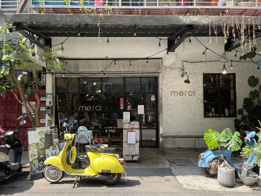 新北市板橋區Merci Cafe - 近板橋遠東百貨的早午餐廳，提供早午餐盤/義大利麵/燉飯/三明治/沙拉/咖啡/飲品/點心(≧▽≦)/