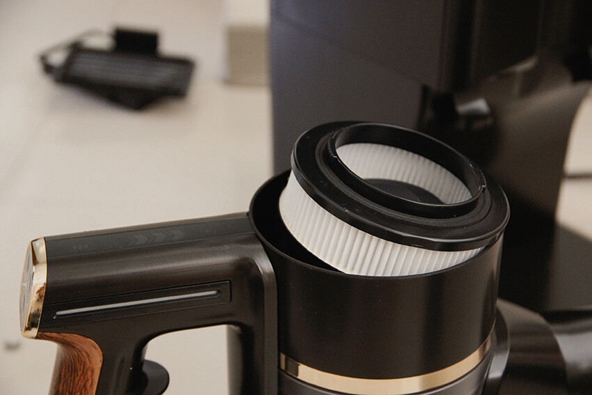 過敏救星！M8 PLUS吸塵器自動集塵超乾淨，塵蟎剋星自動集塵。