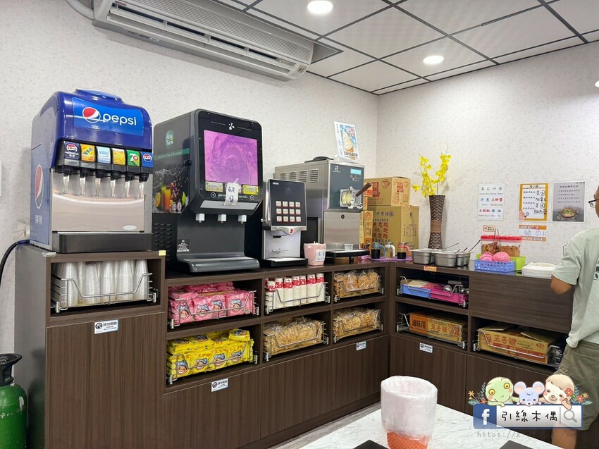 嘉義市西區百元平價鍋物怎麼挑？《逸小鍋嘉義仁愛店》的5個驚喜你知道嗎？自助吧有汽水咖啡冰淇淋還有拌飯跟蔬菜任意夾!?