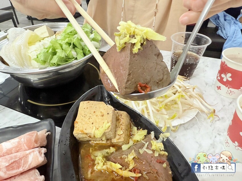 嘉義市西區百元平價鍋物怎麼挑？《逸小鍋嘉義仁愛店》的5個驚喜你知道嗎？自助吧有汽水咖啡冰淇淋還有拌飯跟蔬菜任意夾!?