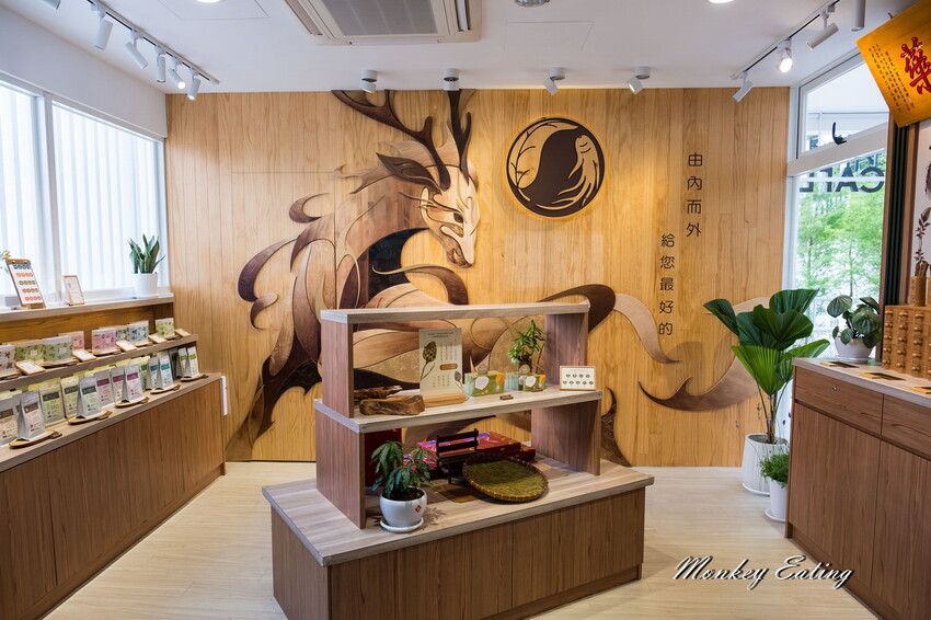 【南投景點】日月町複合式商場｜埔里愛蘭交流道最美休息驛站！TSUTAYA BOOKSTORE蔦屋書店、咖啡店、攤車市集、伴手禮、加油站一次滿足~ - 貪吃猴的幻想