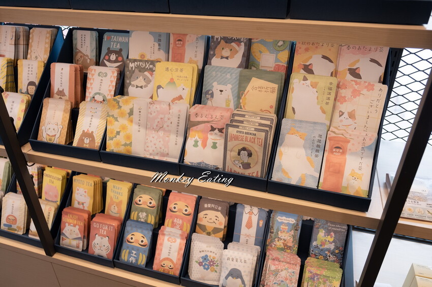 【南投景點】日月町複合式商場｜埔里愛蘭交流道最美休息驛站！TSUTAYA BOOKSTORE蔦屋書店、咖啡店、攤車市集、伴手禮、加油站一次滿足~ - 貪吃猴的幻想