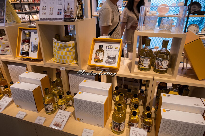 【南投景點】日月町複合式商場｜埔里愛蘭交流道最美休息驛站！TSUTAYA BOOKSTORE蔦屋書店、咖啡店、攤車市集、伴手禮、加油站一次滿足~ - 貪吃猴的幻想