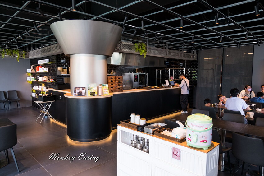 【南投景點】日月町複合式商場｜埔里愛蘭交流道最美休息驛站！TSUTAYA BOOKSTORE蔦屋書店、咖啡店、攤車市集、伴手禮、加油站一次滿足~ - 貪吃猴的幻想