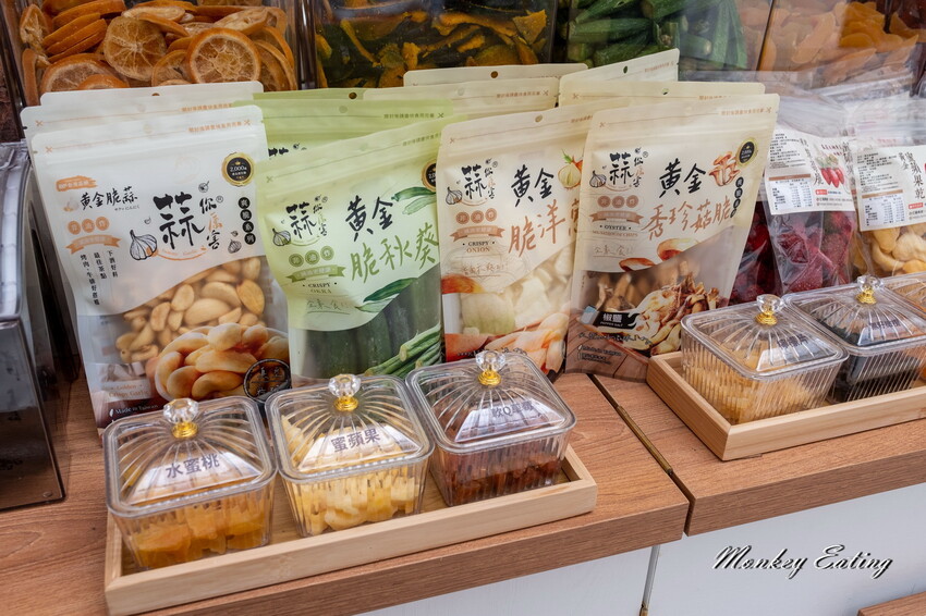 【南投景點】日月町複合式商場｜埔里愛蘭交流道最美休息驛站！TSUTAYA BOOKSTORE蔦屋書店、咖啡店、攤車市集、伴手禮、加油站一次滿足~ - 貪吃猴的幻想