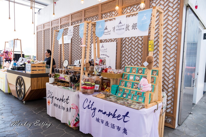 【南投景點】日月町複合式商場｜埔里愛蘭交流道最美休息驛站！TSUTAYA BOOKSTORE蔦屋書店、咖啡店、攤車市集、伴手禮、加油站一次滿足~ - 貪吃猴的幻想