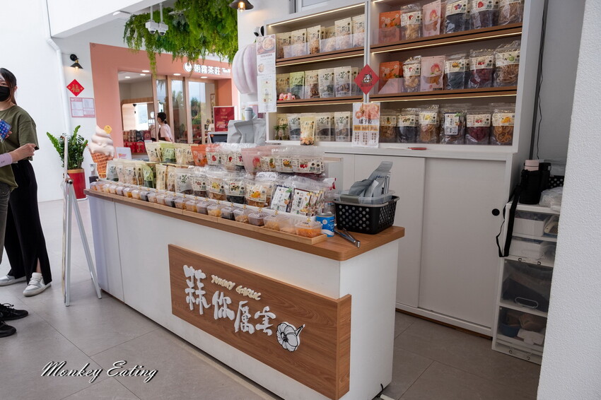 【南投景點】日月町複合式商場｜埔里愛蘭交流道最美休息驛站！TSUTAYA BOOKSTORE蔦屋書店、咖啡店、攤車市集、伴手禮、加油站一次滿足~ - 貪吃猴的幻想