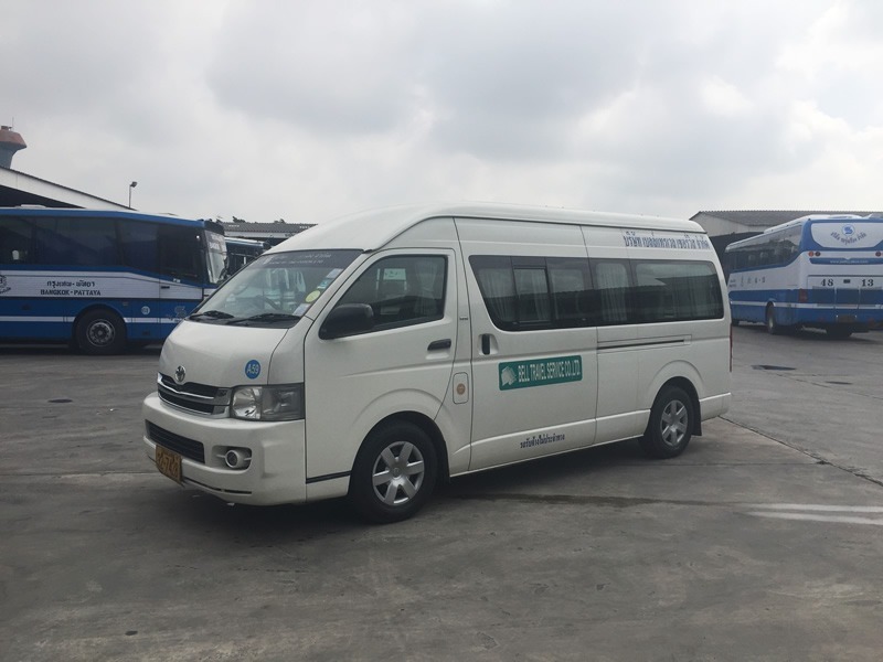 泰國2025芭達雅到BKK機場交通怎麼挑？包車、巴士、Grab哪一個最划算