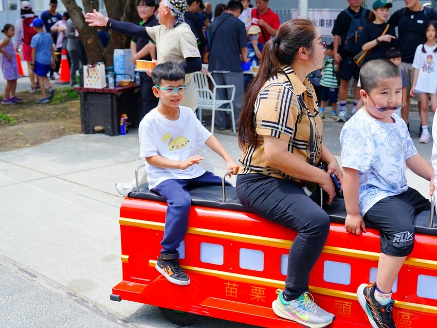 苗栗縣苗栗市親子鐵道小旅行全紀錄，真實心得＋遊園亮點一次看｜苗栗火車頭園區初體驗