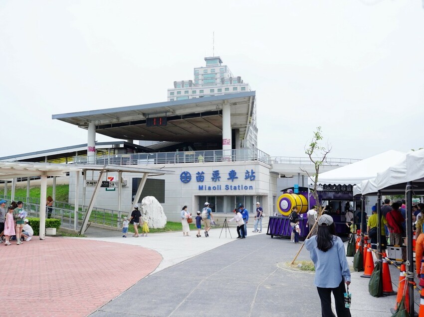 苗栗縣苗栗市親子鐵道小旅行全紀錄，真實心得＋遊園亮點一次看｜苗栗火車頭園區初體驗