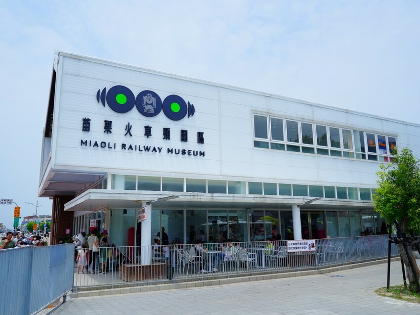 苗栗縣苗栗市親子鐵道小旅行全紀錄，真實心得＋遊園亮點一次看｜苗栗火車頭園區初體驗