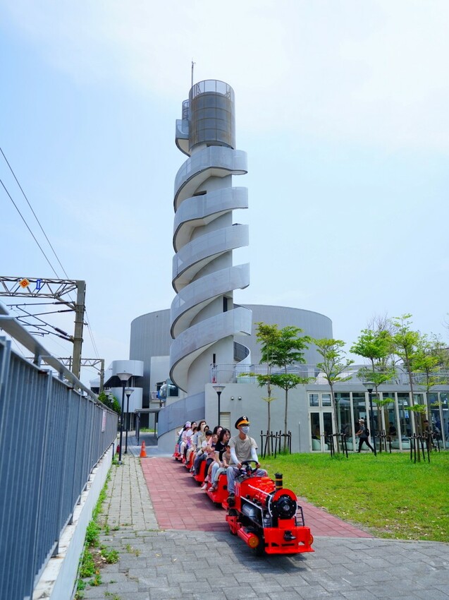苗栗縣苗栗市親子鐵道小旅行全紀錄，真實心得＋遊園亮點一次看｜苗栗火車頭園區初體驗