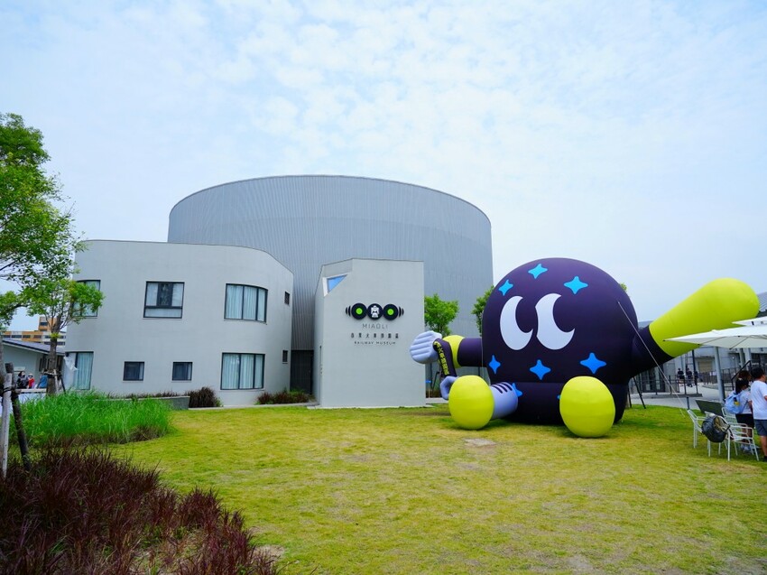 苗栗縣苗栗市親子鐵道小旅行全紀錄，真實心得＋遊園亮點一次看｜苗栗火車頭園區初體驗