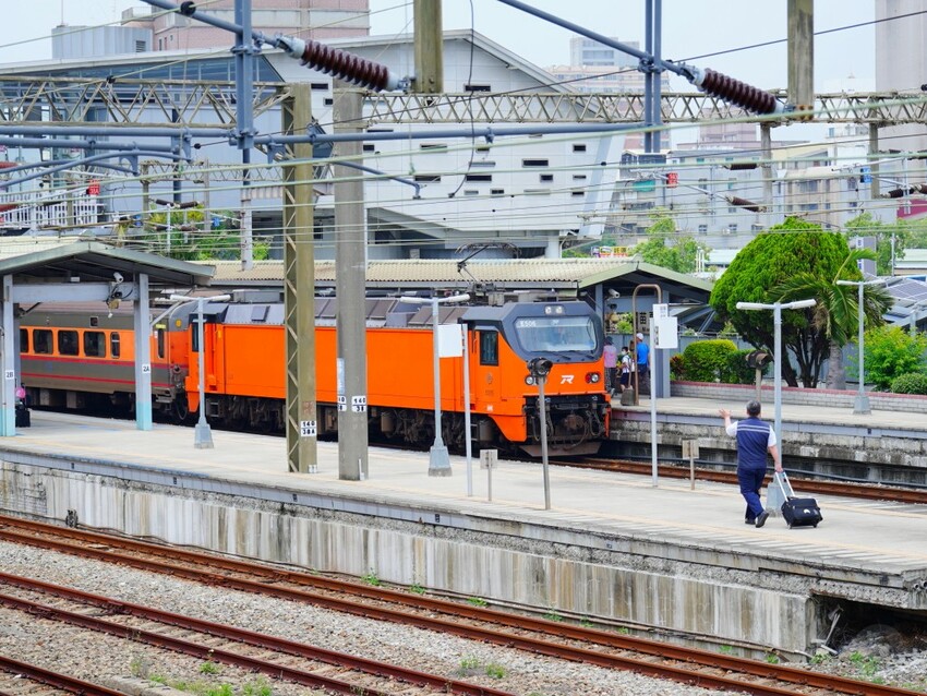 苗栗縣苗栗市親子鐵道小旅行全紀錄，真實心得＋遊園亮點一次看｜苗栗火車頭園區初體驗