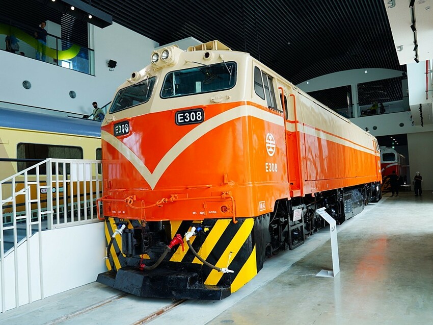 苗栗縣苗栗市親子鐵道小旅行全紀錄，真實心得＋遊園亮點一次看｜苗栗火車頭園區初體驗