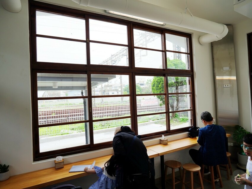 苗栗縣苗栗市親子鐵道小旅行全紀錄，真實心得＋遊園亮點一次看｜苗栗火車頭園區初體驗