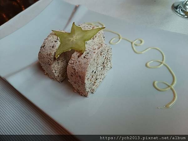 布拉索夫老城內 Casa Hirscher 晚餐,在大塊乳酪 布拉索夫老城內 Casa Hirscher 晚餐,在大塊乳酪