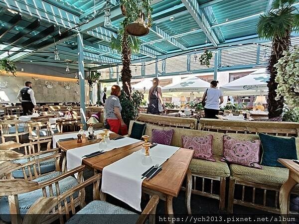 布拉索夫老城內 Casa Hirscher 晚餐,在大塊乳酪 布拉索夫老城內 Casa Hirscher 晚餐,在大塊乳酪