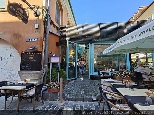 布拉索夫老城內 Casa Hirscher 晚餐,在大塊乳酪 布拉索夫老城內 Casa Hirscher 晚餐,在大塊乳酪