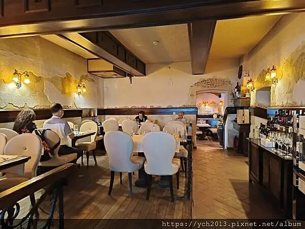 布拉索夫老城內 Casa Hirscher 晚餐,在大塊乳酪 布拉索夫老城內 Casa Hirscher 晚餐,在大塊乳酪