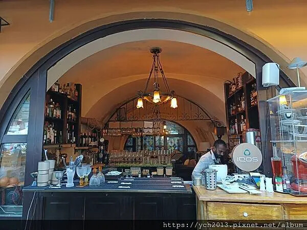 布拉索夫老城內 Casa Hirscher 晚餐,在大塊乳酪 布拉索夫老城內 Casa Hirscher 晚餐,在大塊乳酪