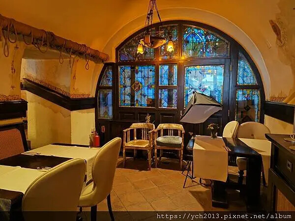 布拉索夫老城內 Casa Hirscher 晚餐,在大塊乳酪 布拉索夫老城內 Casa Hirscher 晚餐,在大塊乳酪