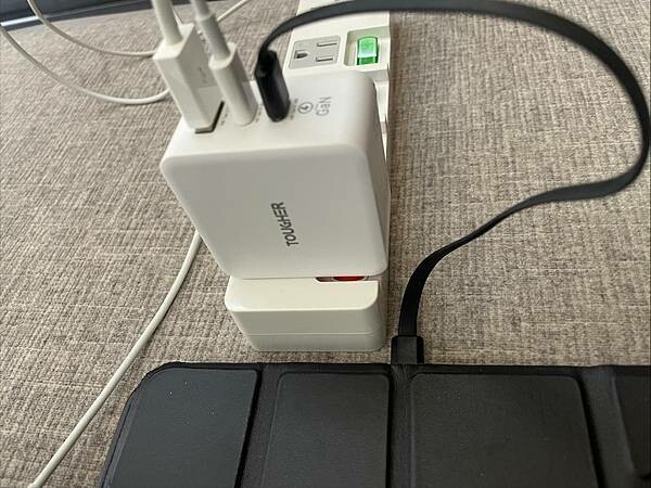 TOUGHER 堅韌者｜65W PD+QC 氮化鎵GaN 閃