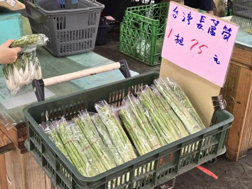 成功黃昏市場｜跳脫傳統市場走出超乾淨市場！認證蔬菜水果量販價！現在還有生菜沙拉！高雄市場推薦、高雄超市推薦、高雄量販店推薦、高雄水果推薦、大寮市場推薦 - 佛系旅遊筆記