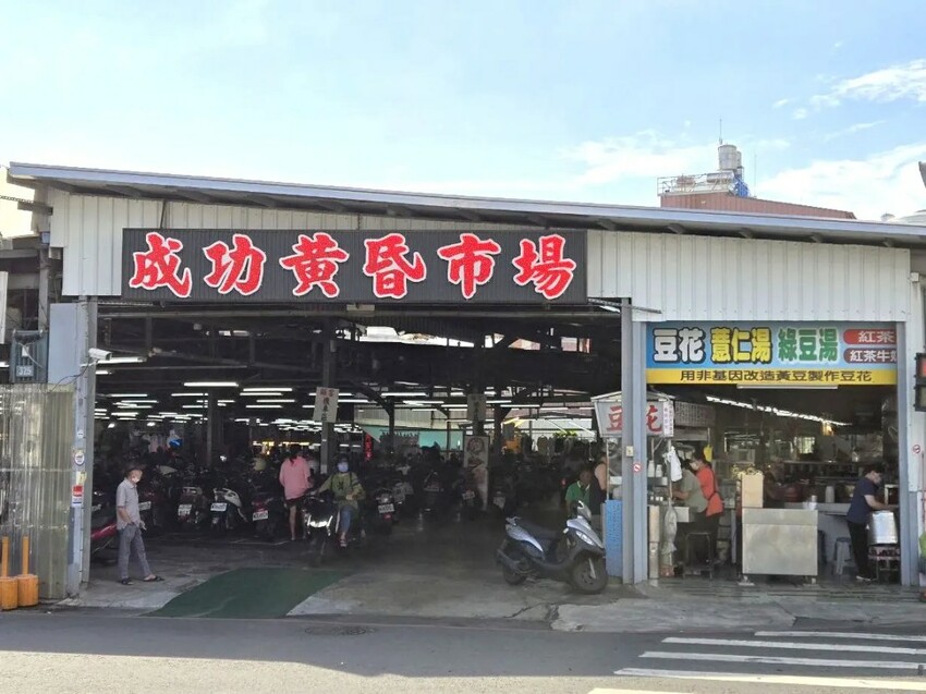 成功黃昏市場｜跳脫傳統市場走出超乾淨市場！認證蔬菜水果量販價！現在還有生菜沙拉！高雄市場推薦、高雄超市推薦、高雄量販店推薦、高雄水果推薦、大寮市場推薦 - 佛系旅遊筆記