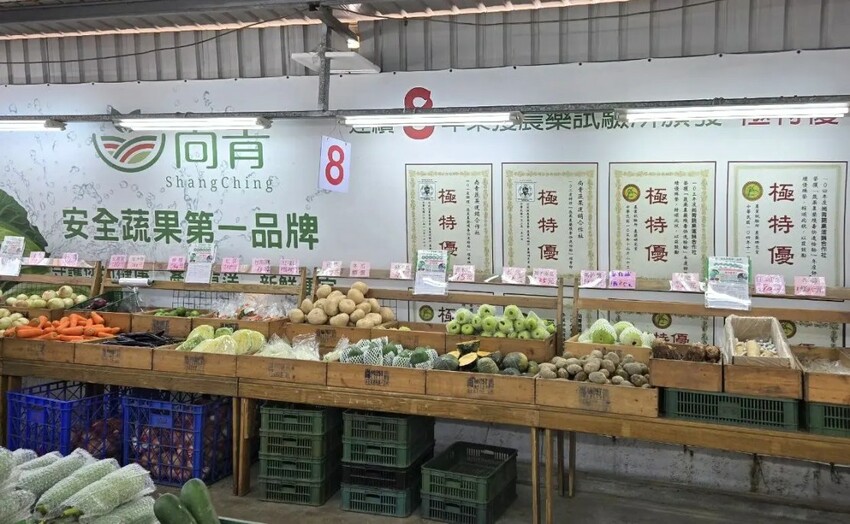 成功黃昏市場｜跳脫傳統市場走出超乾淨市場！認證蔬菜水果量販價！現在還有生菜沙拉！高雄市場推薦、高雄超市推薦、高雄量販店推薦、高雄水果推薦、大寮市場推薦 - 佛系旅遊筆記
