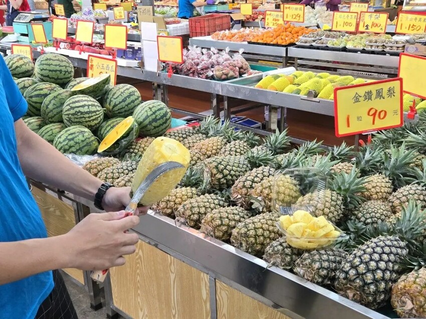 成功黃昏市場｜跳脫傳統市場走出超乾淨市場！認證蔬菜水果量販價！現在還有生菜沙拉！高雄市場推薦、高雄超市推薦、高雄量販店推薦、高雄水果推薦、大寮市場推薦 - 佛系旅遊筆記