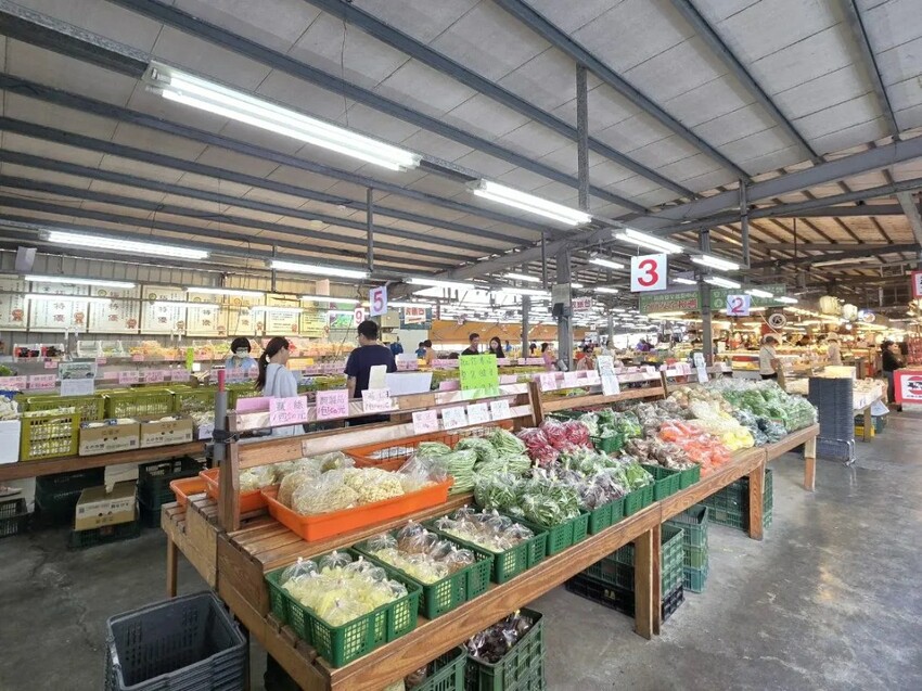 成功黃昏市場｜跳脫傳統市場走出超乾淨市場！認證蔬菜水果量販價！現在還有生菜沙拉！高雄市場推薦、高雄超市推薦、高雄量販店推薦、高雄水果推薦、大寮市場推薦 - 佛系旅遊筆記