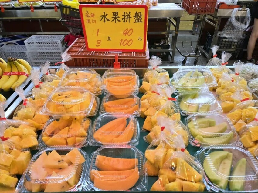成功黃昏市場｜跳脫傳統市場走出超乾淨市場！認證蔬菜水果量販價！現在還有生菜沙拉！高雄市場推薦、高雄超市推薦、高雄量販店推薦、高雄水果推薦、大寮市場推薦 - 佛系旅遊筆記