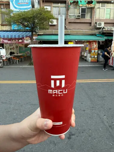 高雄旗津半日遊：推薦必去景點以及好吃的鴨角活海產海鮮料理。旗津的夕陽無限好