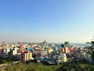 高雄旗津半日遊：推薦必去景點以及好吃的鴨角活海產海鮮料理。旗津的夕陽無限好