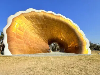 高雄旗津半日遊：推薦必去景點以及好吃的鴨角活海產海鮮料理。旗津的夕陽無限好