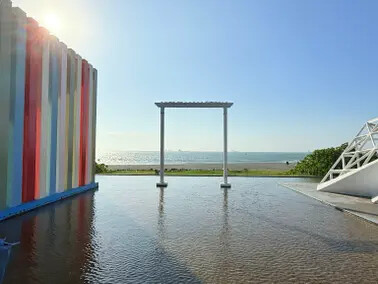 高雄旗津半日遊：推薦必去景點以及好吃的鴨角活海產海鮮料理。旗津的夕陽無限好