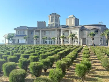 高雄旗津半日遊：推薦必去景點以及好吃的鴨角活海產海鮮料理。旗津的夕陽無限好