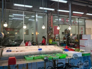 高雄旗津半日遊：推薦必去景點以及好吃的鴨角活海產海鮮料理。旗津的夕陽無限好