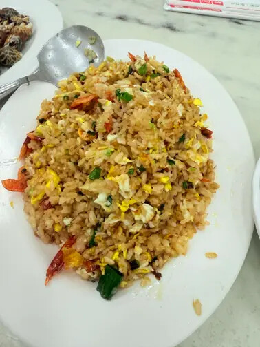 高雄旗津半日遊：推薦必去景點以及好吃的鴨角活海產海鮮料理。旗津的夕陽無限好