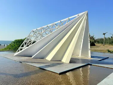 高雄旗津半日遊：推薦必去景點以及好吃的鴨角活海產海鮮料理。旗津的夕陽無限好