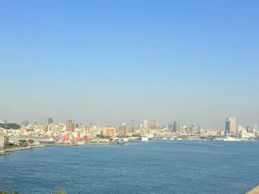 高雄旗津半日遊：推薦必去景點以及好吃的鴨角活海產海鮮料理。旗津的夕陽無限好