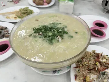 高雄旗津半日遊：推薦必去景點以及好吃的鴨角活海產海鮮料理。旗津的夕陽無限好